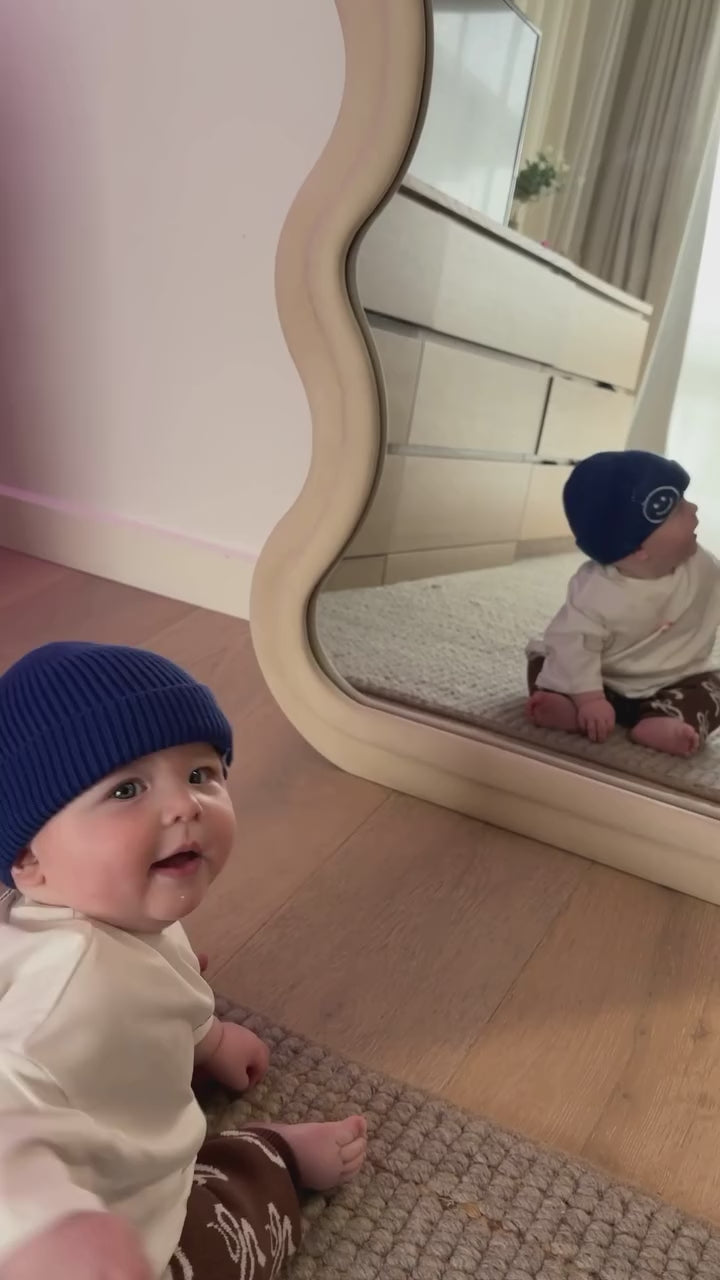 Wavy Mirror